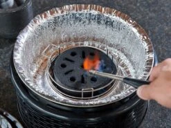 COBB 6 CobbleStones -Weber Verkoop sfeerfoto cobb pro zwart aansteken cobble stone ecommerce 3a32